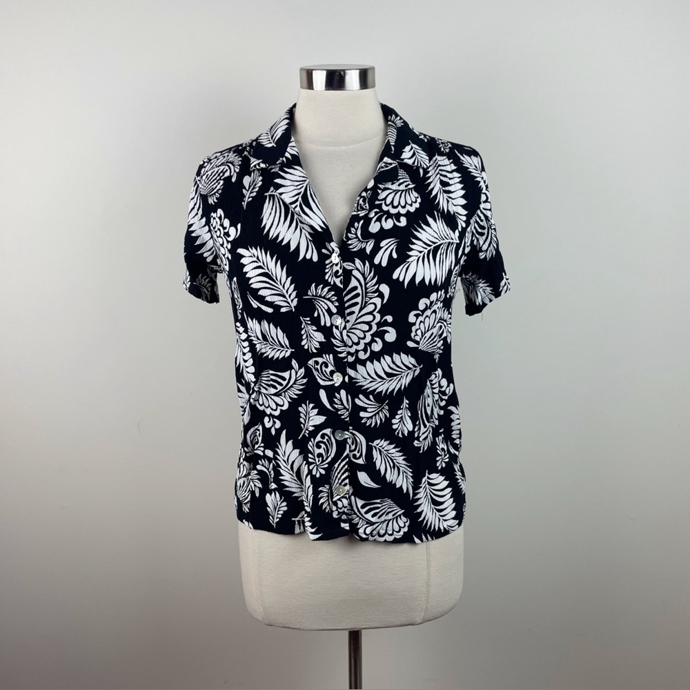 Grace Black White Floral Tropical Collared Short Sleeve Button Down Blouse Top